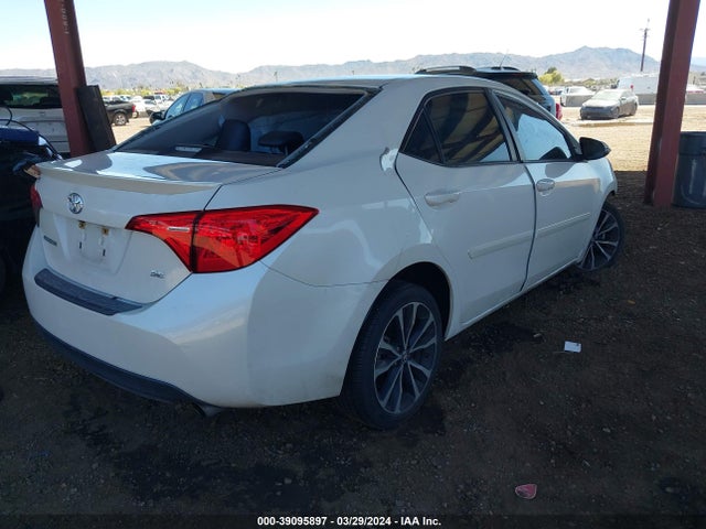 Toyota COROLLA SE 2018 5YFBURHE7JP768728 Image 4