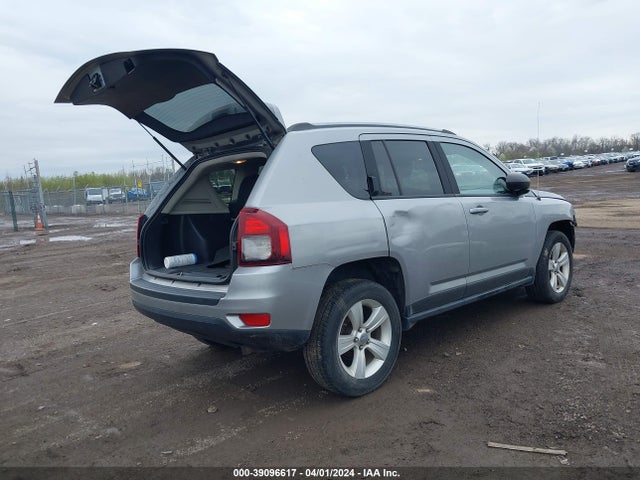 1C4NJDBB8GD723395 Jeep Compass Sport