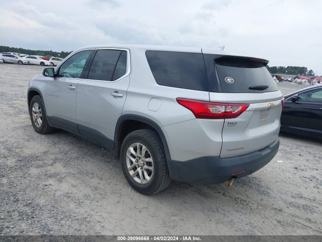Chevrolet Traverse Ls 2018 1GNERFKW3JJ126713 Image 3