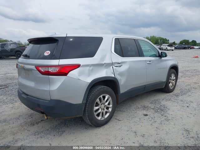 Chevrolet Traverse Ls 2018 1GNERFKW3JJ126713 Image 4