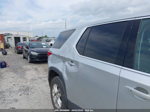 Chevrolet Traverse Ls 2018 1GNERFKW3JJ126713 Image 6