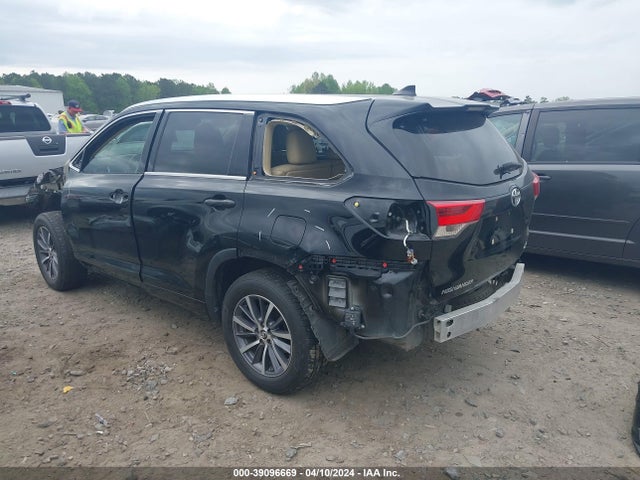 Toyota Highlander Xle 2018 5TDKZRFH7JS534546 Image 3