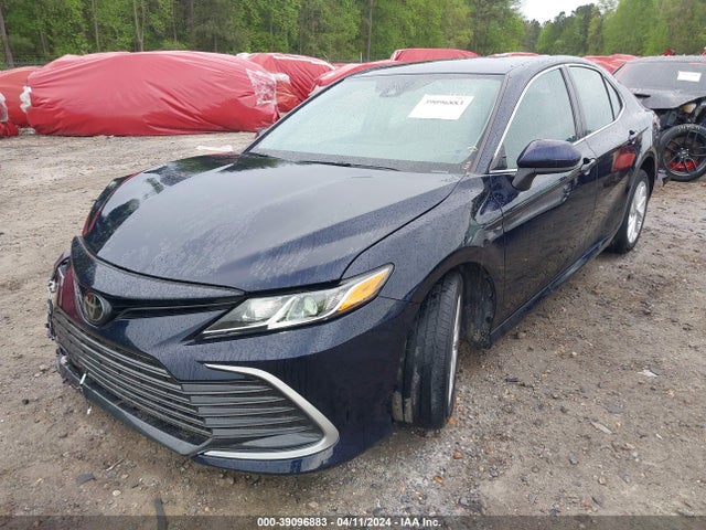 Toyota CAMRY LE 2022 4T1C11AK3NU637864 Image 2