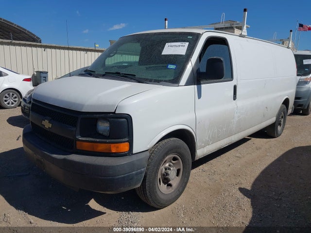 Chevrolet Express 2500 Work Van 2015 1GCWGGCF5F1146167 Image 2