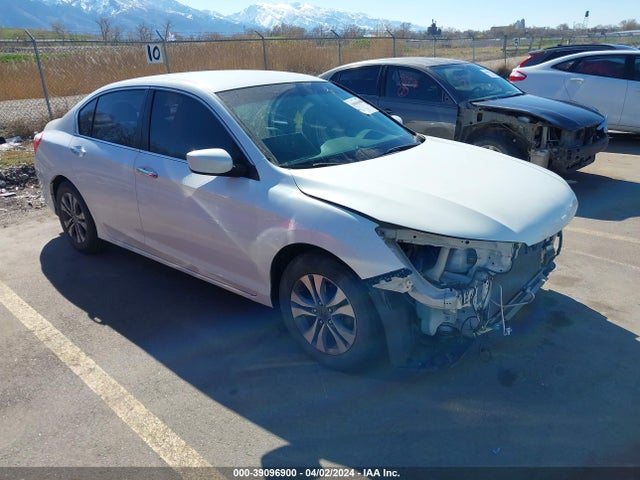 2014 1HGCR2F38EA117747 main image