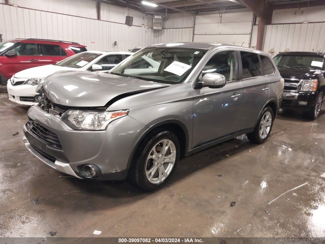 JA4AZ3A39FZ011646 Mitsubishi Outlander Se