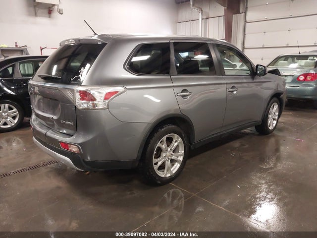 JA4AZ3A39FZ011646 Mitsubishi Outlander Se