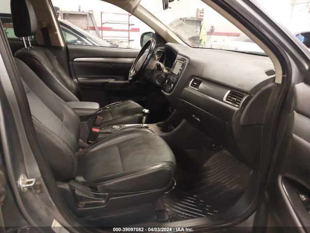 JA4AZ3A39FZ011646 Mitsubishi Outlander Se
