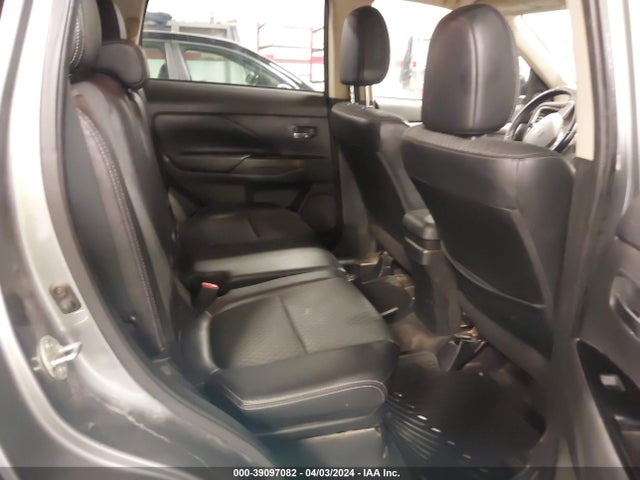 JA4AZ3A39FZ011646 Mitsubishi Outlander Se