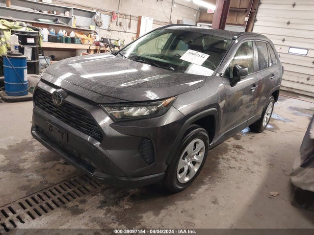 Toyota RAV4 LE 2019 JTMF1RFVXKJ012345 Image 2