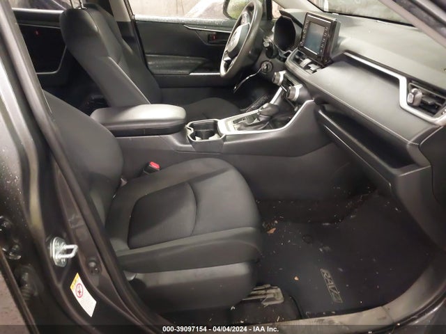 Toyota RAV4 LE 2019 JTMF1RFVXKJ012345 Image 5