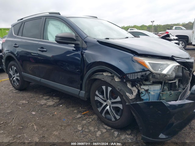 Toyota RAV4 LE 2018 JTMZFREV6JJ746012 Image 13