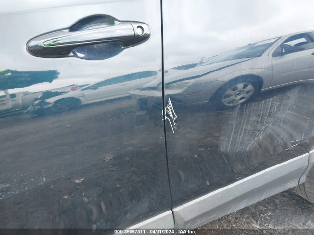 Toyota RAV4 LE 2018 JTMZFREV6JJ746012 Image 18