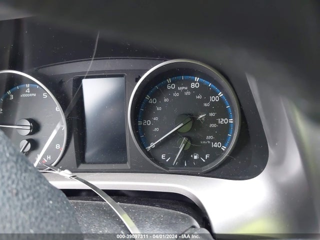 Toyota RAV4 LE 2018 JTMZFREV6JJ746012 Image 7