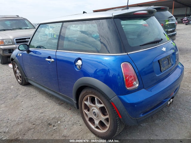 2006 MINI COOPER S WMWRE33546TJ40946 Photo 2