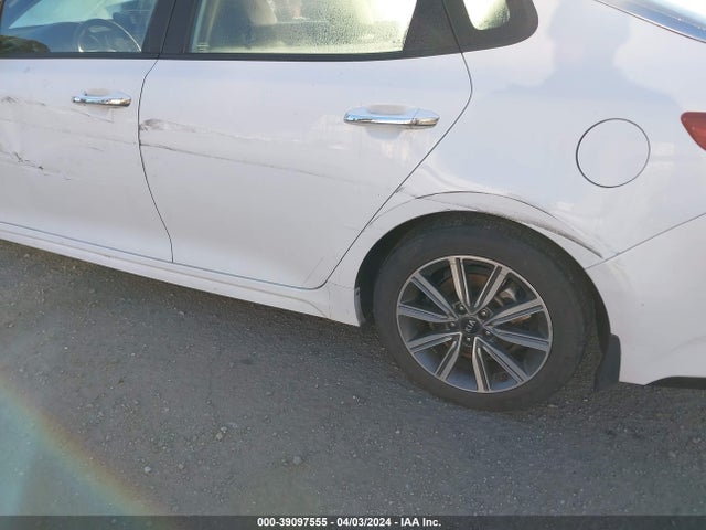 KIA OPTIMA EX 2019 5XXGU4L1XKG331894 Image 17