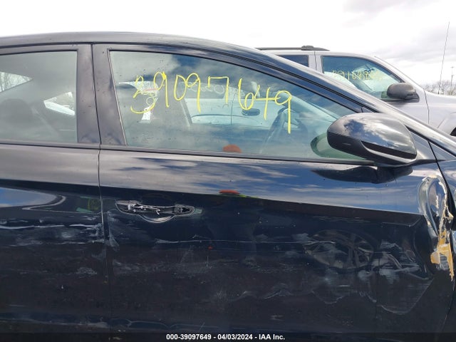 Hyundai ELANTRA SE 2018 5NPD74LF8JH402759 Image 12