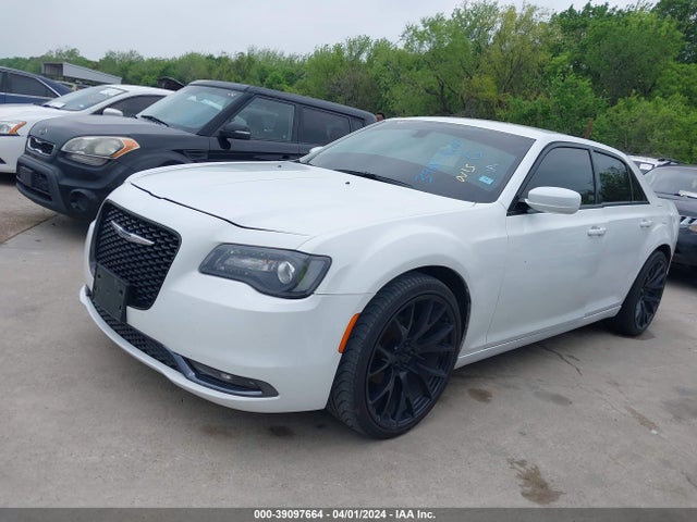 Chrysler 300 300s 2018 2C3CCABG3JH212512 Image 2