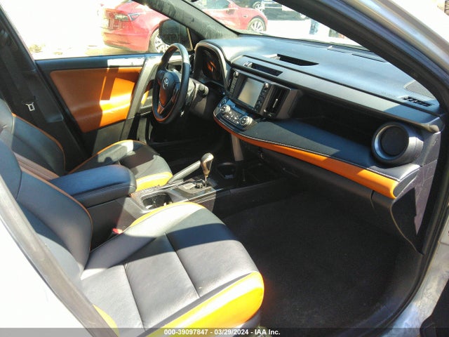 Toyota RAV4 SE 2017 2T3JFREV4HW675904 Image 5