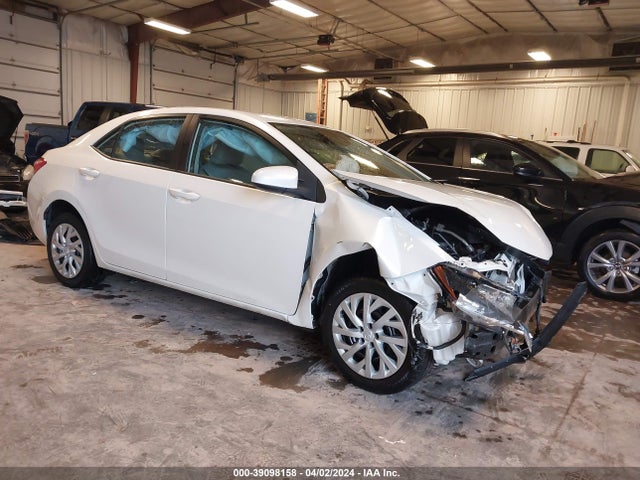 Toyota COROLLA LE 2017 5YFBURHE3HP702008 Image 1