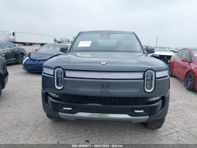 Rivian R1t Adventure 2022 7FCTGAAA6NN015256 Image 10