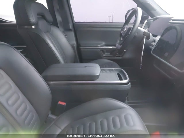 Rivian R1t Adventure 2022 7FCTGAAA6NN015256 Image 5
