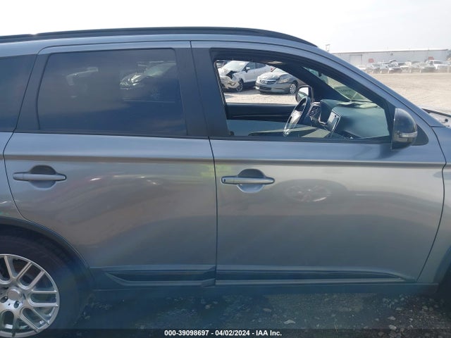 Mitsubishi Outlander Le 2018 JA4AD3A31JZ026312 Image 14