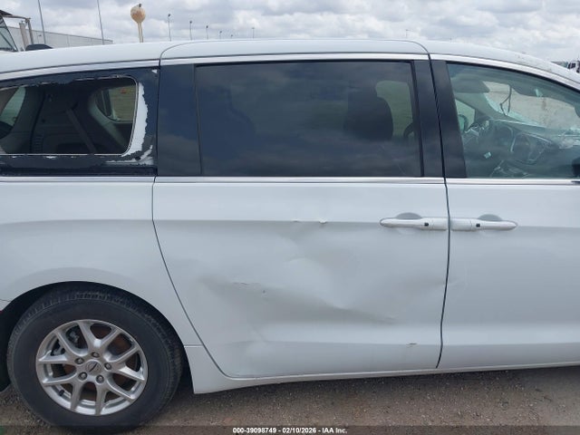 Chrysler Pacifica Touring L 2023 2C4RC1BG2PR624123 Image 13