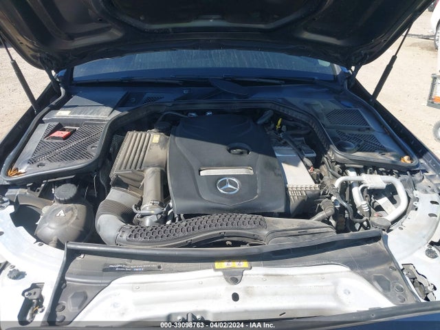 55SWF4JB2FU067787 Mercedes-Benz C 300 Luxury/sport