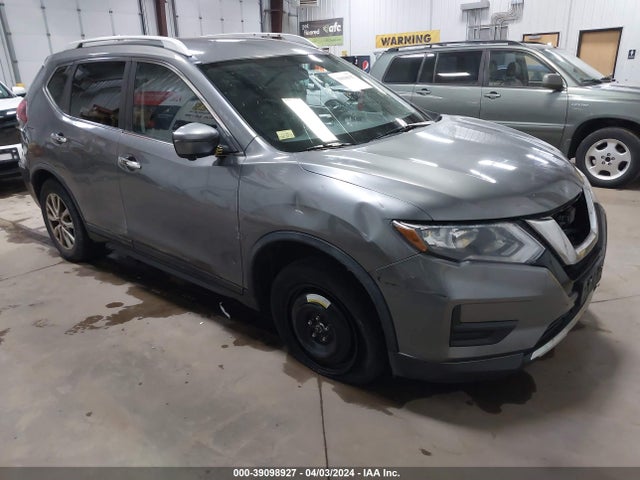 2018 KNMAT2MV5JP570131 main image