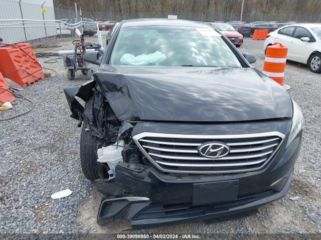 Hyundai SONATA ECO 2017 5NPE24AA3HH464347 Image 12