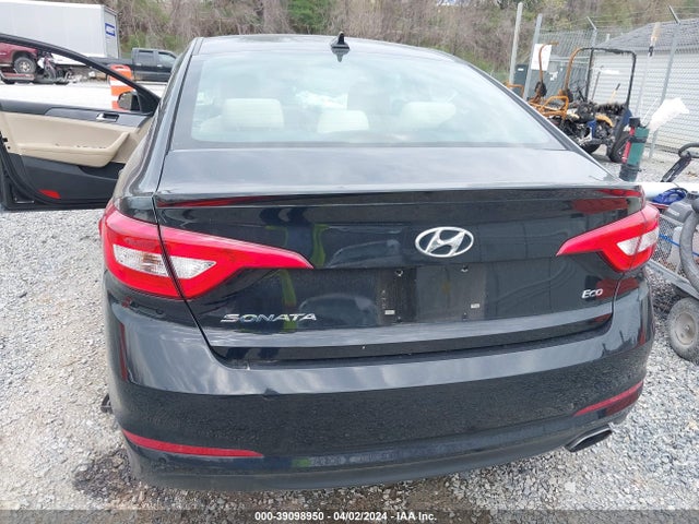 Hyundai SONATA ECO 2017 5NPE24AA3HH464347 Image 16