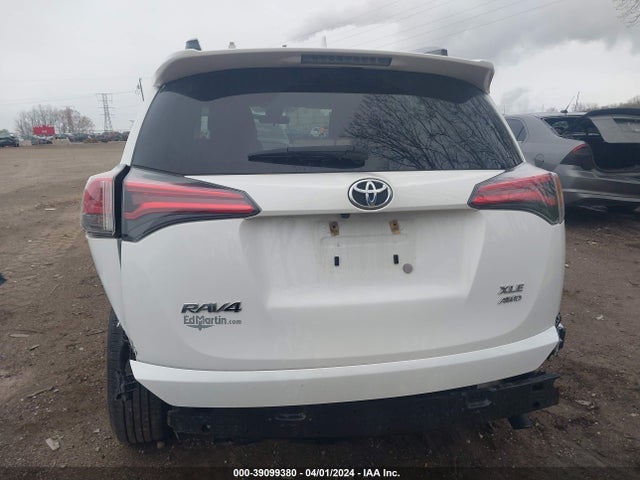 Toyota Rav4 Xle 2018 JTMRFREV9JJ740091 Image 17