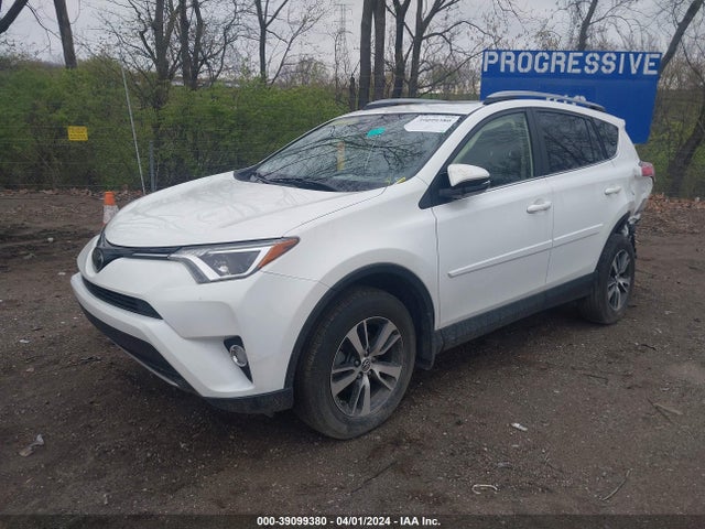 Toyota Rav4 Xle 2018 JTMRFREV9JJ740091 Image 2