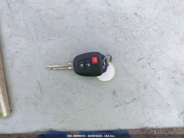 2T3RFREV9FW319710 Toyota Rav4 Xle