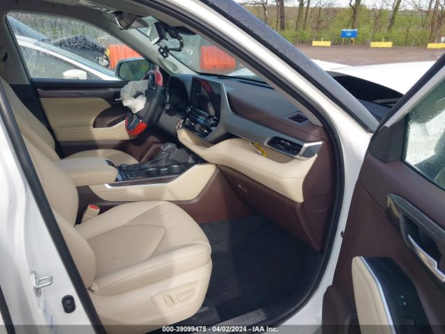 5TDFZRBH8MS130540 Toyota Highlander Platinum