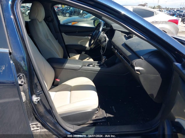 Mazda Mazda3 Preferred Package 2019 JM1BPAMM7K1146786 Image 5