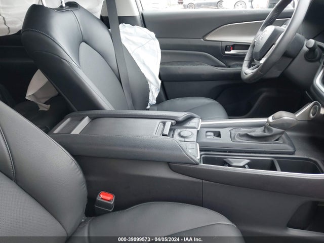 Toyota Grand Highlander Xle 2024 5TDAAAB58RS008809 Image 5
