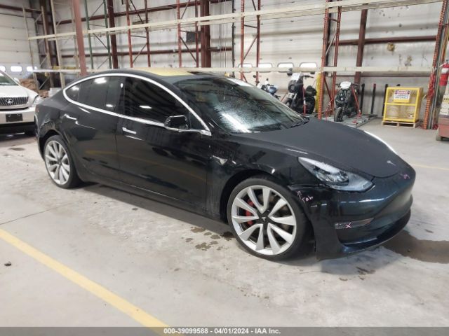 39099588 :رقم المزاد ، 5YJ3E1EB9JF072431 vin ، 2018 Tesla Model 3 Long Range/performance مزاد بيع