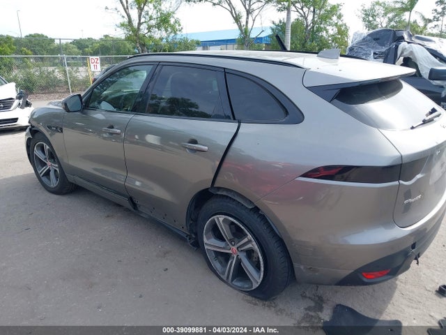 2018 JAGUAR F-PACE SADCL2EVXJA257350 Photo 2