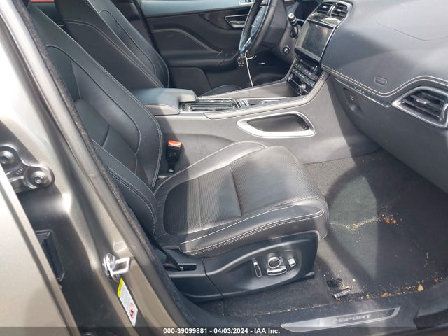 2018 JAGUAR F-PACE SADCL2EVXJA257350 Photo 4