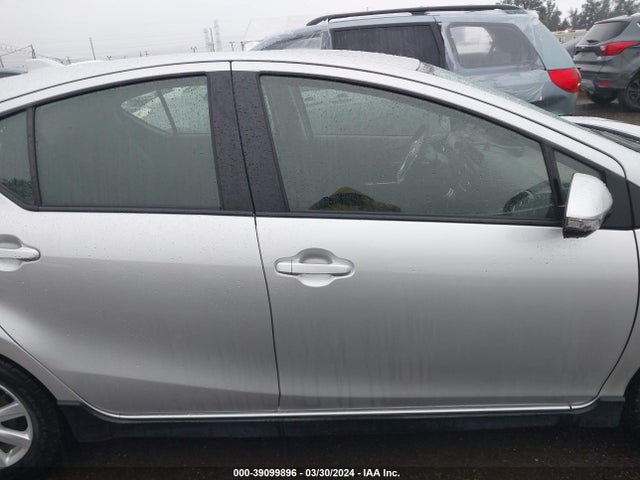 Toyota Prius C Two 2017 JTDKDTB36H1592807 Image 13