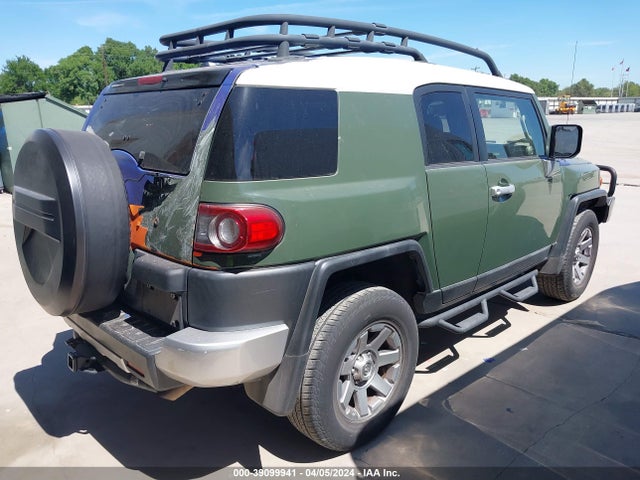 Toyota FJ Cruiser 2014 JTEBU4BF7EK204310 Image 4