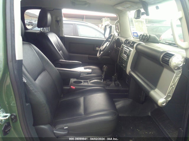 Toyota FJ Cruiser 2014 JTEBU4BF7EK204310 Image 5