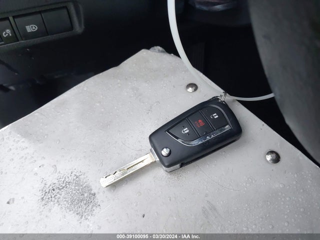 Toyota RAV4 LE 2019 JTMK1RFV7KD005849 Image 11