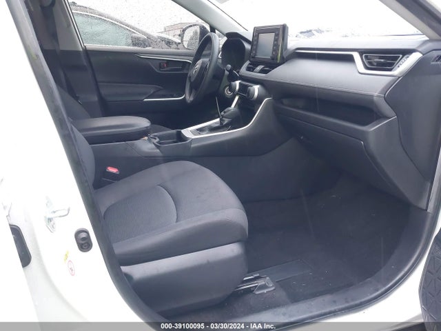 Toyota RAV4 LE 2019 JTMK1RFV7KD005849 Image 5