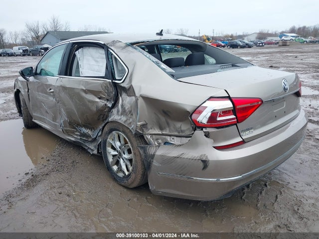 1VWAT7A35GC013068 Volkswagen Passat 1.8t S