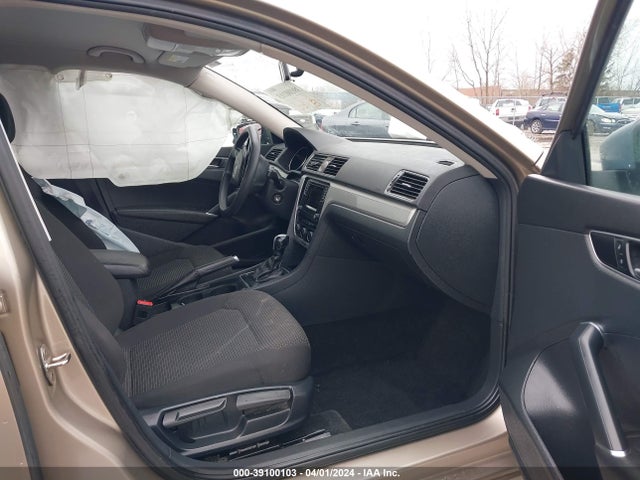 1VWAT7A35GC013068 Volkswagen Passat 1.8t S