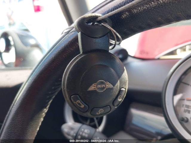 2010 MINI COOPER WMWMF3C51ATZ25490 Photo 10