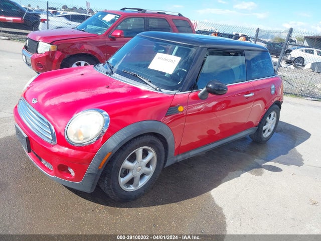 2010 MINI COOPER WMWMF3C51ATZ25490 Photo 1